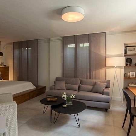 Unique Semi-Basement Stay At The Foot Of The Acropolis أثينا المظهر الخارجي الصورة