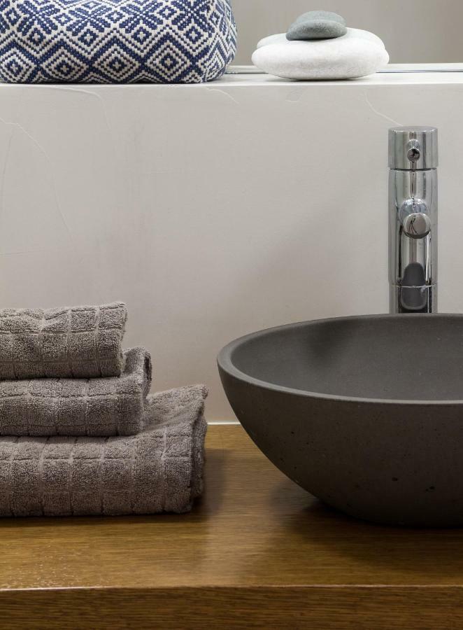 Unique Semi-Basement Stay At The Foot Of The Acropolis أثينا المظهر الخارجي الصورة