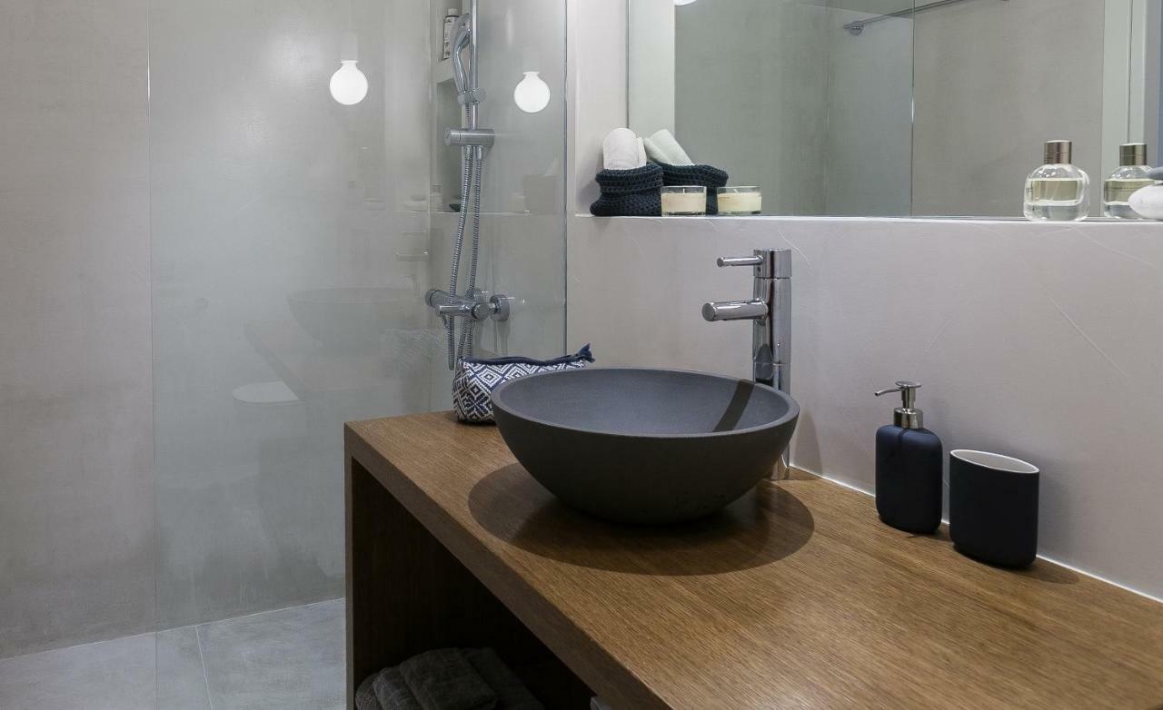 Unique Semi-Basement Stay At The Foot Of The Acropolis أثينا المظهر الخارجي الصورة
