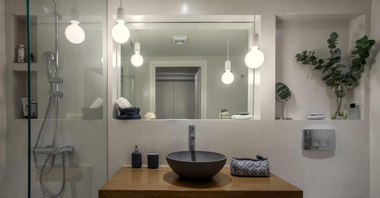 Unique Semi-Basement Stay At The Foot Of The Acropolis أثينا المظهر الخارجي الصورة