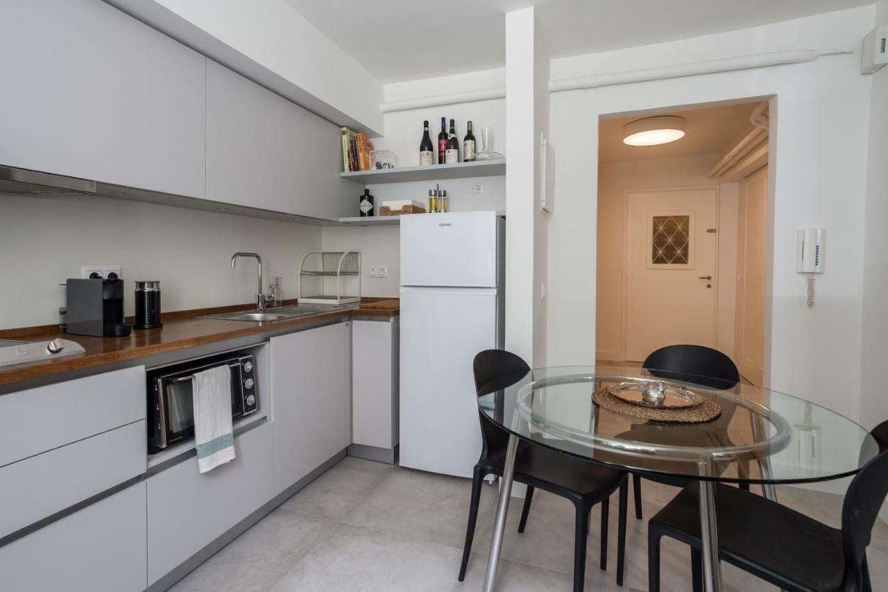 Unique Semi-Basement Stay At The Foot Of The Acropolis أثينا المظهر الخارجي الصورة