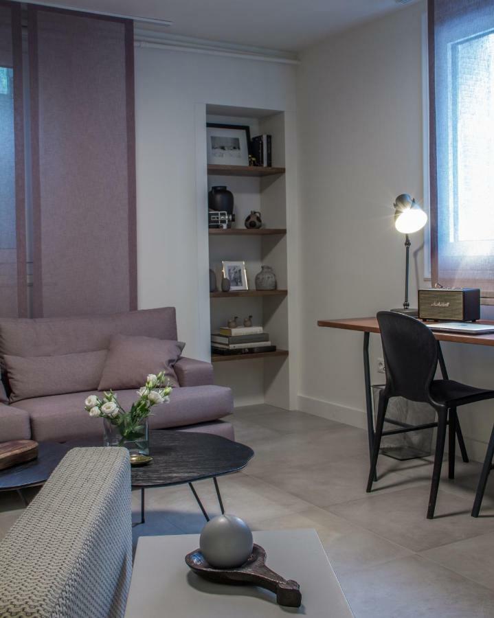 Unique Semi-Basement Stay At The Foot Of The Acropolis أثينا المظهر الخارجي الصورة